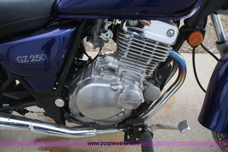 image for item B6857 2007 Suzuki GZ250 motorcycle