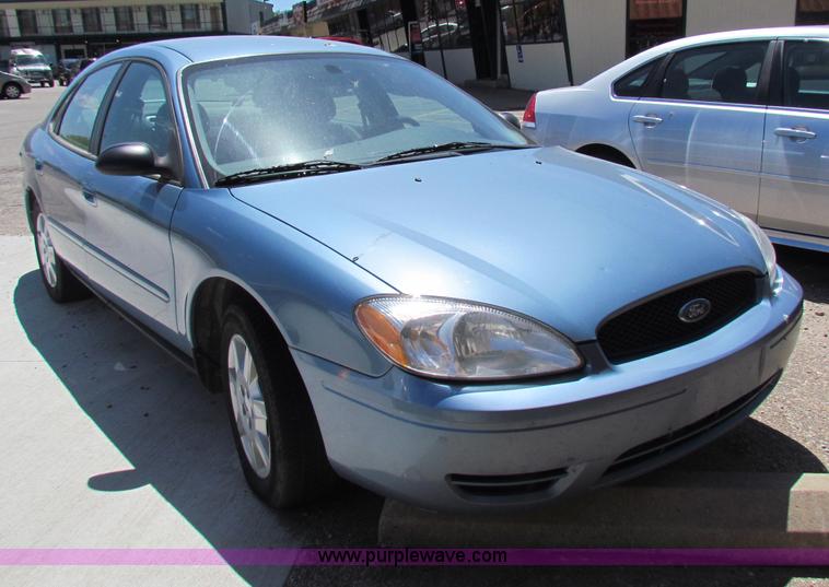 image for item B7231 2007 Ford Taurus SE