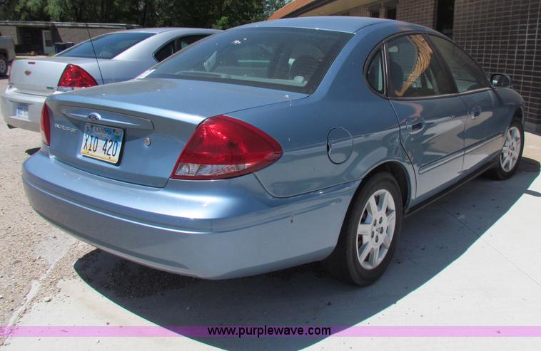 image for item B7231 2007 Ford Taurus SE