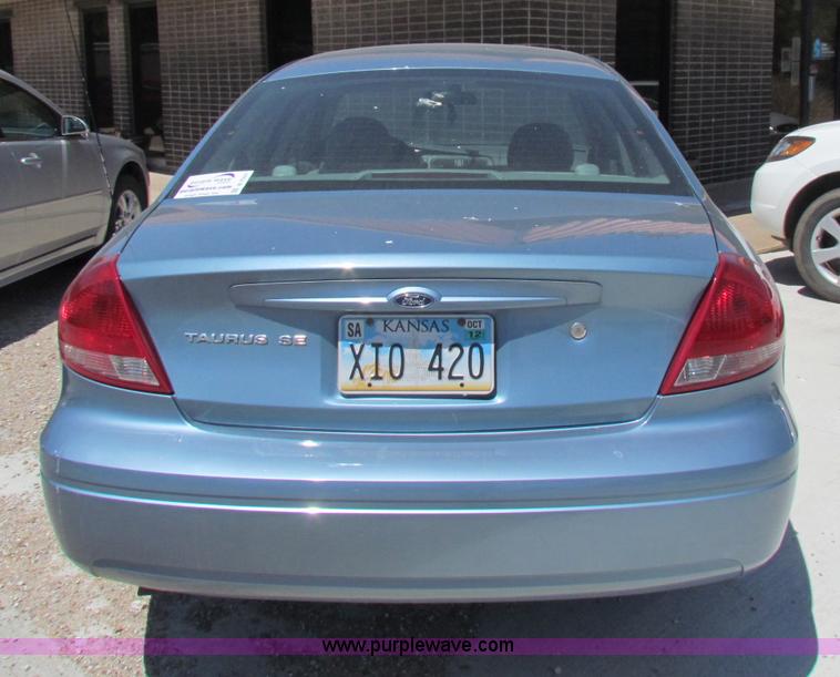 image for item B7231 2007 Ford Taurus SE