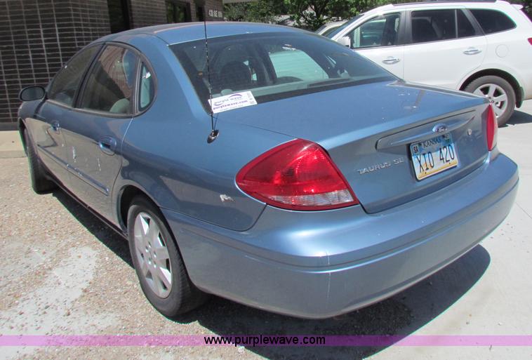 image for item B7231 2007 Ford Taurus SE