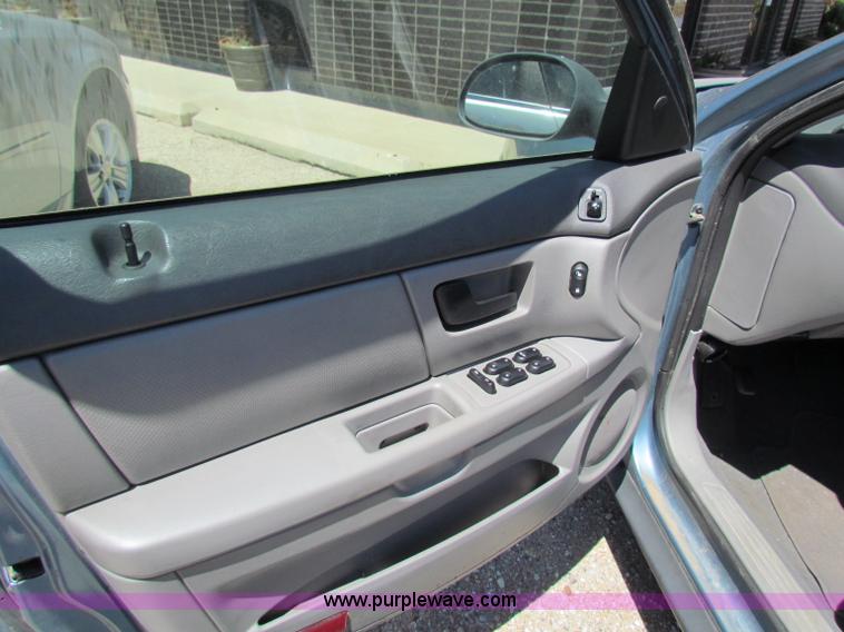 image for item B7231 2007 Ford Taurus SE