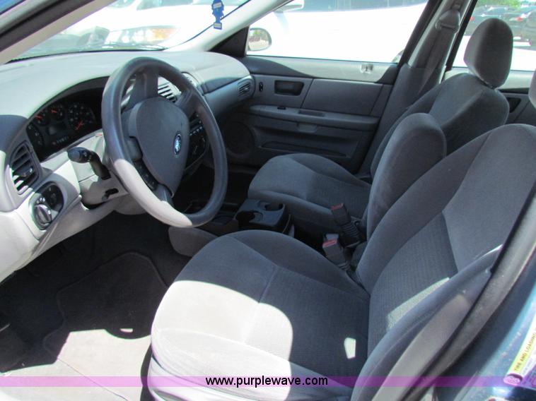 image for item B7231 2007 Ford Taurus SE