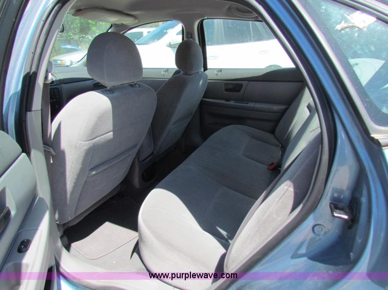 image for item B7231 2007 Ford Taurus SE