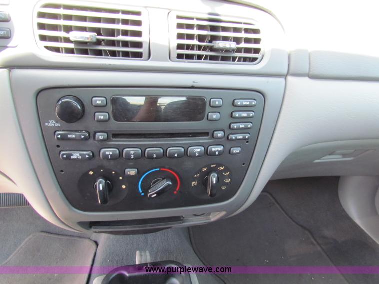 image for item B7231 2007 Ford Taurus SE