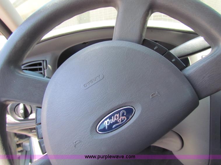 image for item B7231 2007 Ford Taurus SE