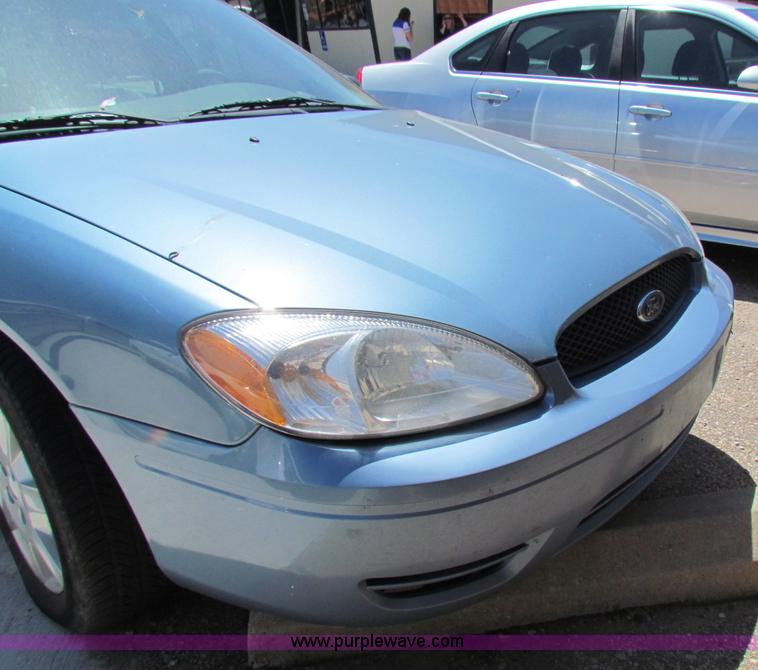 image for item B7231 2007 Ford Taurus SE