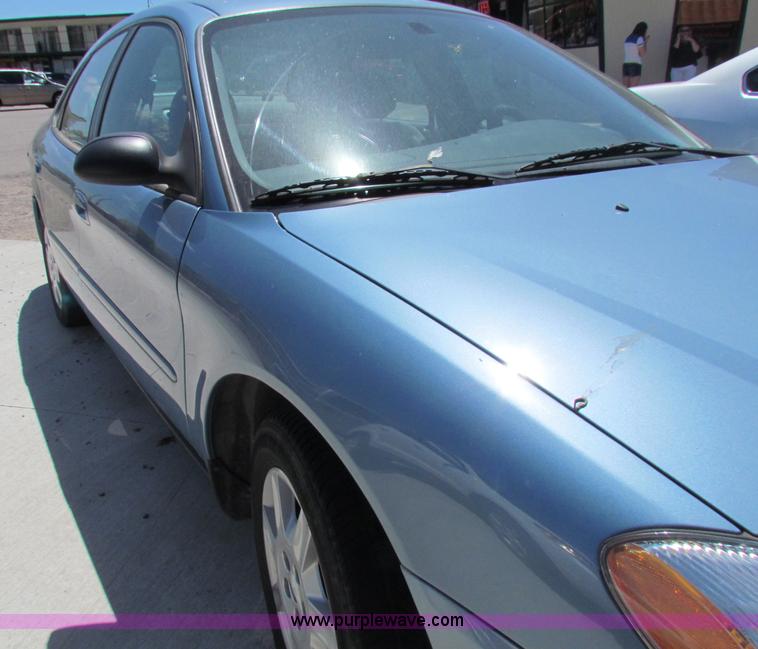 image for item B7231 2007 Ford Taurus SE