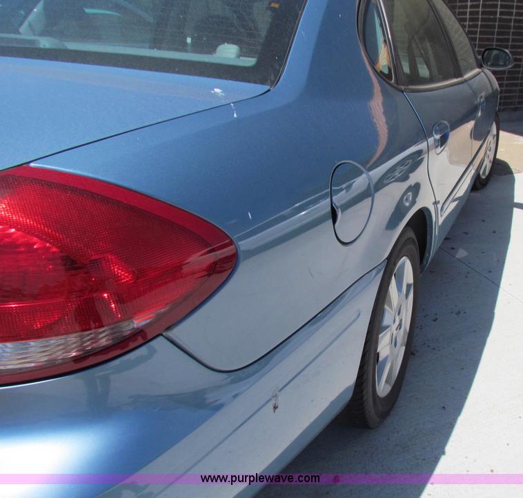 image for item B7231 2007 Ford Taurus SE