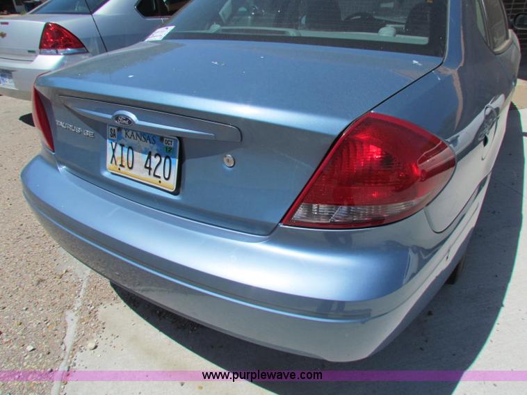 image for item B7231 2007 Ford Taurus SE