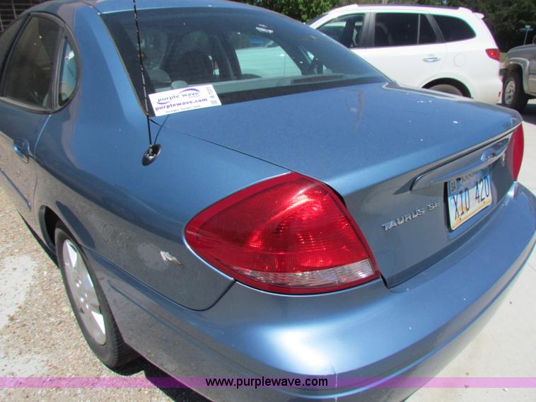 image for item B7231 2007 Ford Taurus SE