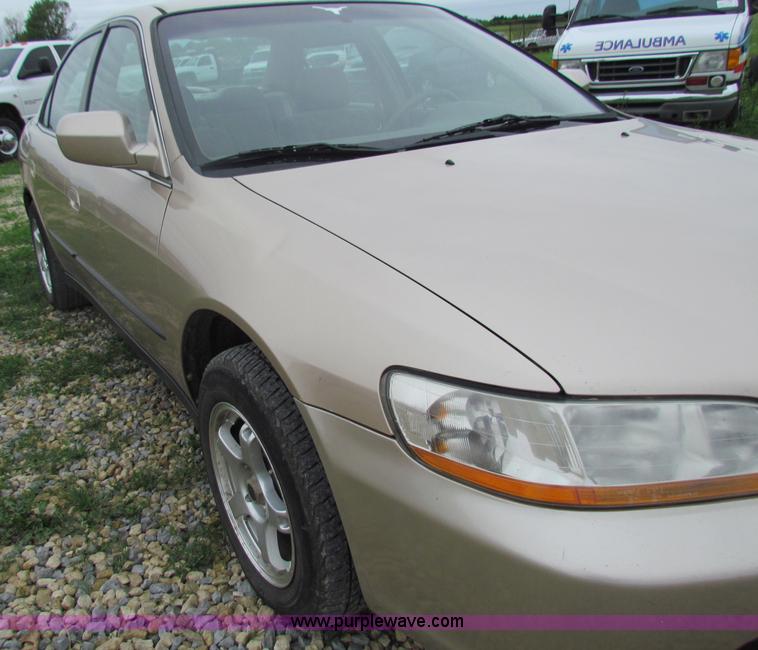 image for item B7251 2000 Honda Accord