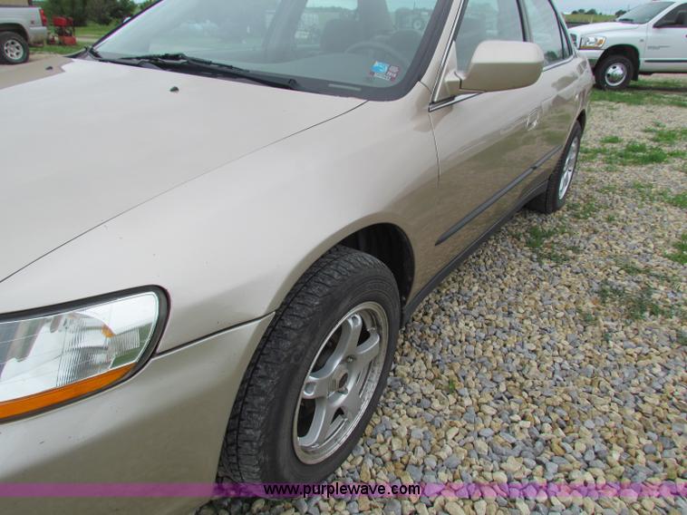 image for item B7251 2000 Honda Accord