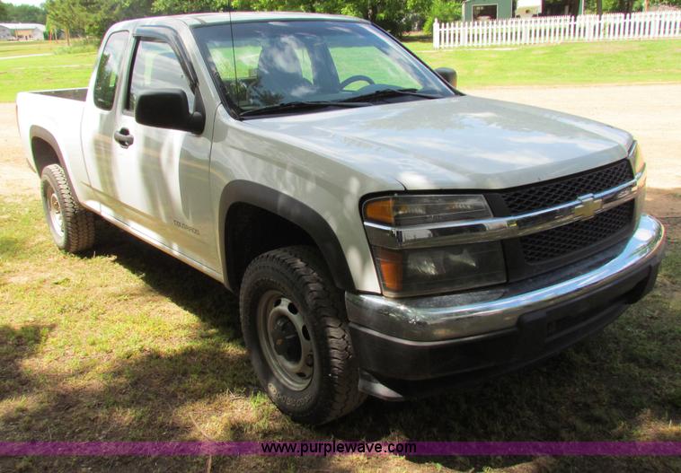 image for item B7254 2005 Chevrolet Colorado extended cab pickup truck