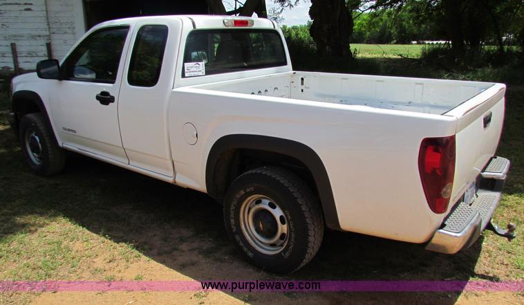 image for item B7254 2005 Chevrolet Colorado extended cab pickup truck