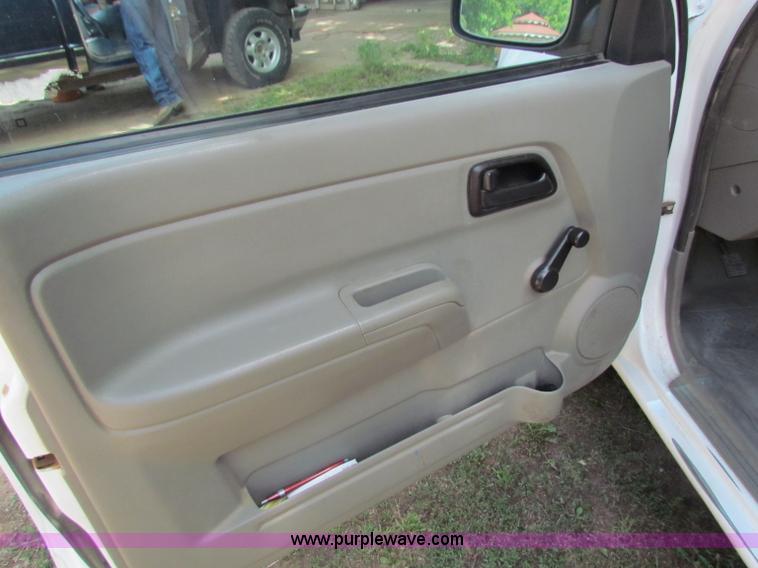 image for item B7254 2005 Chevrolet Colorado extended cab pickup truck