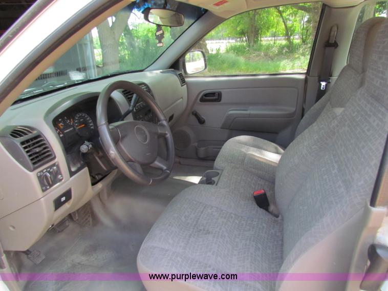 image for item B7254 2005 Chevrolet Colorado extended cab pickup truck