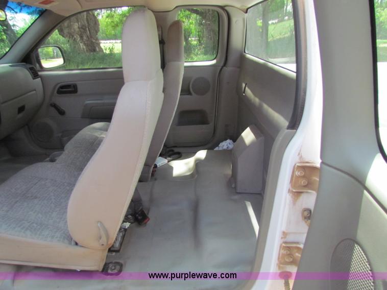 image for item B7254 2005 Chevrolet Colorado extended cab pickup truck