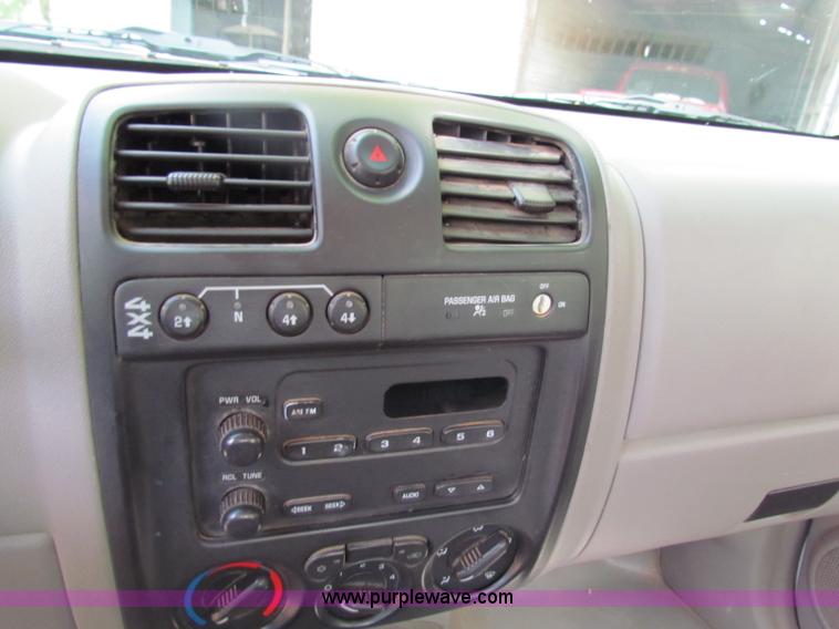 image for item B7254 2005 Chevrolet Colorado extended cab pickup truck