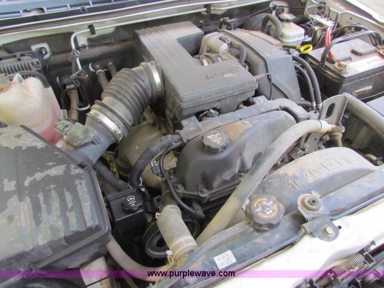 image for item B7254 2005 Chevrolet Colorado extended cab pickup truck