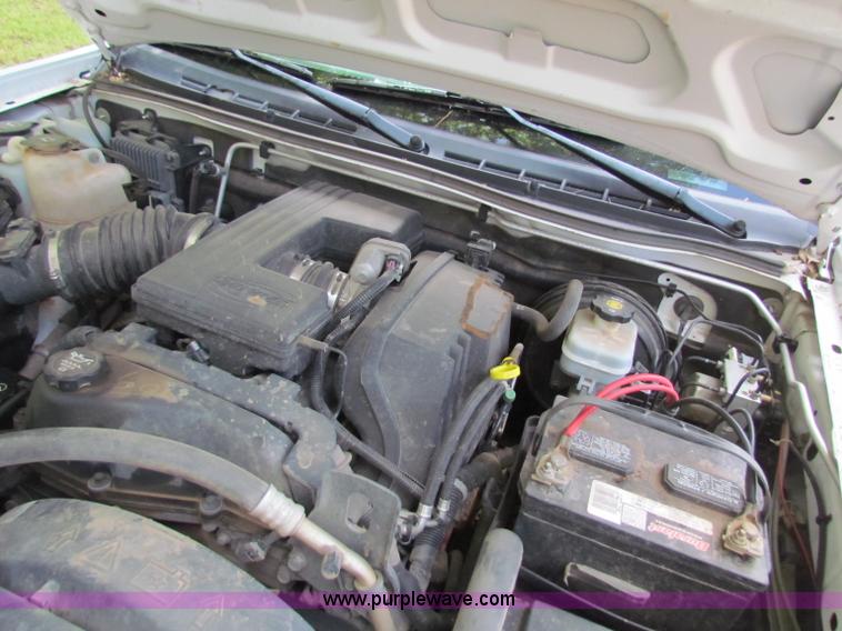 image for item B7254 2005 Chevrolet Colorado extended cab pickup truck