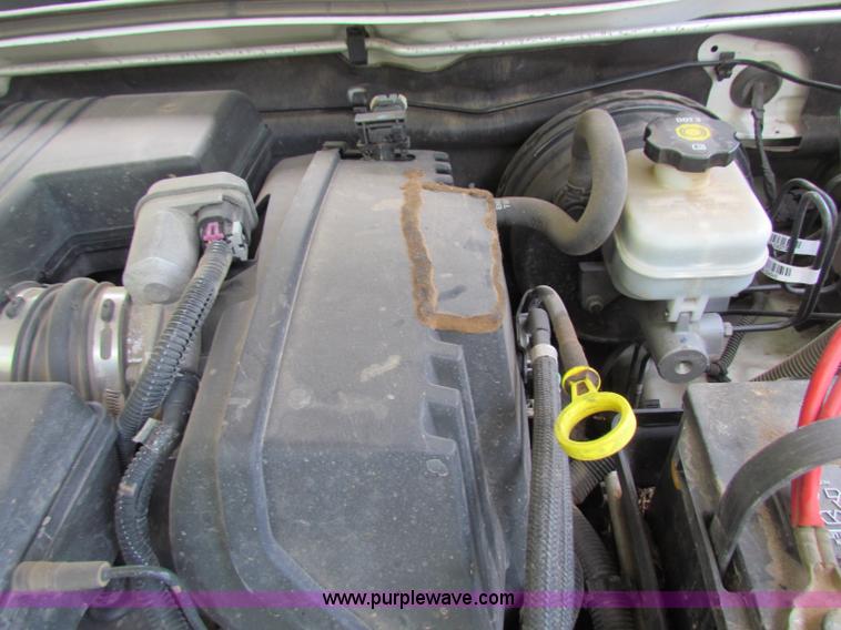 image for item B7254 2005 Chevrolet Colorado extended cab pickup truck