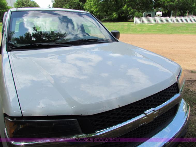 image for item B7254 2005 Chevrolet Colorado extended cab pickup truck