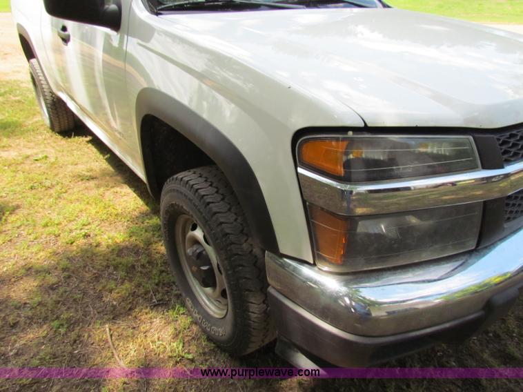 image for item B7254 2005 Chevrolet Colorado extended cab pickup truck