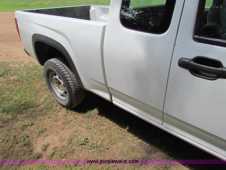 image for item B7254 2005 Chevrolet Colorado extended cab pickup truck