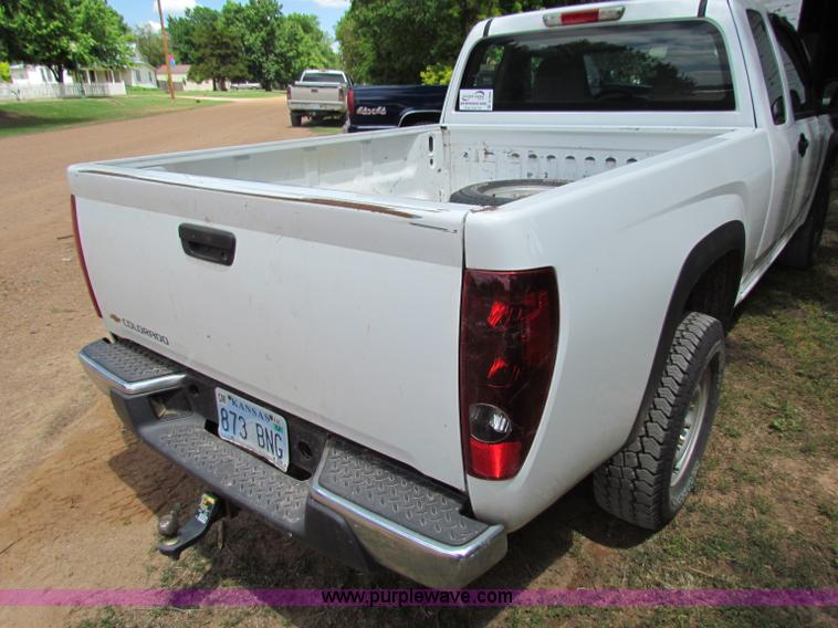 image for item B7254 2005 Chevrolet Colorado extended cab pickup truck