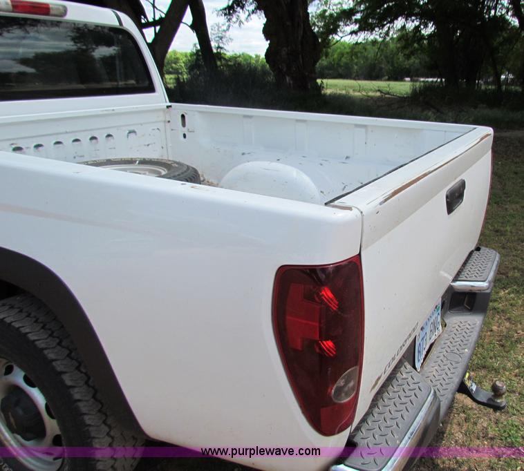 image for item B7254 2005 Chevrolet Colorado extended cab pickup truck