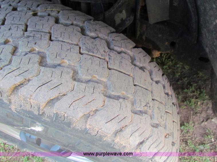 image for item B7254 2005 Chevrolet Colorado extended cab pickup truck