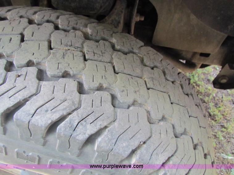 image for item B7254 2005 Chevrolet Colorado extended cab pickup truck