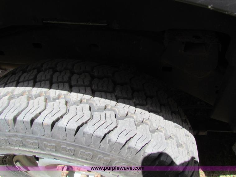 image for item B7254 2005 Chevrolet Colorado extended cab pickup truck