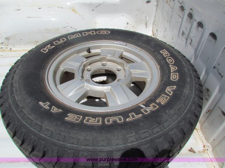 image for item B7254 2005 Chevrolet Colorado extended cab pickup truck