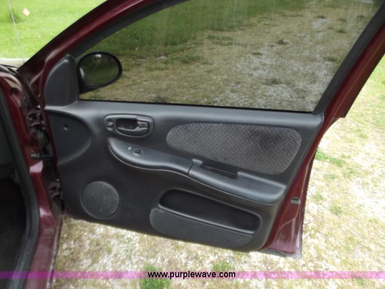 image for item C2087 2002 Dodge Neon SE