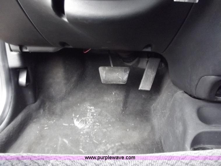 image for item C2087 2002 Dodge Neon SE