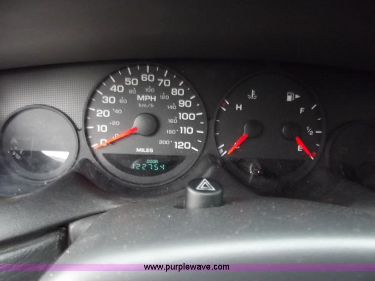 image for item C2087 2002 Dodge Neon SE