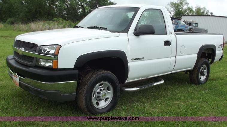 image for item C2088 2004 Chevrolet 2500 HD Silverado pickup truck