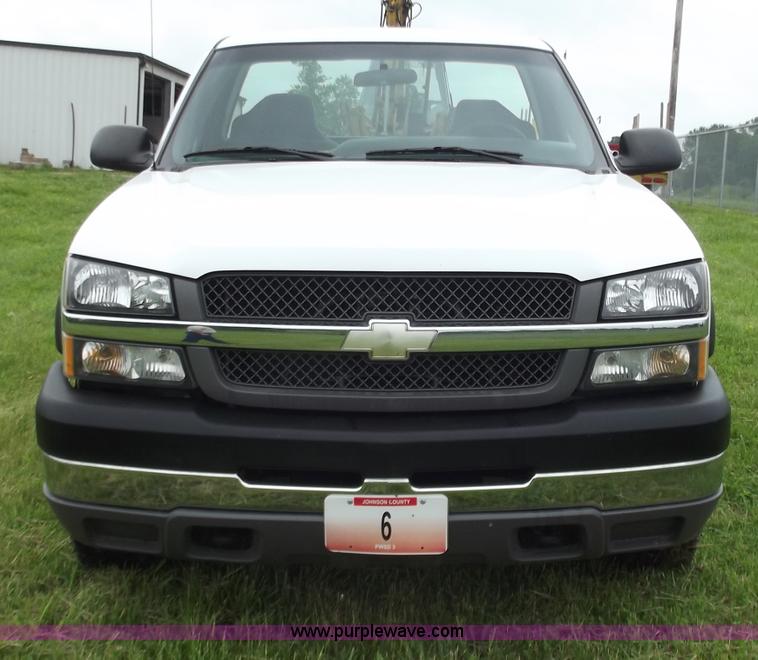 image for item C2088 2004 Chevrolet 2500 HD Silverado pickup truck
