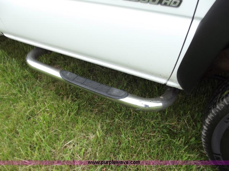 image for item C2088 2004 Chevrolet 2500 HD Silverado pickup truck