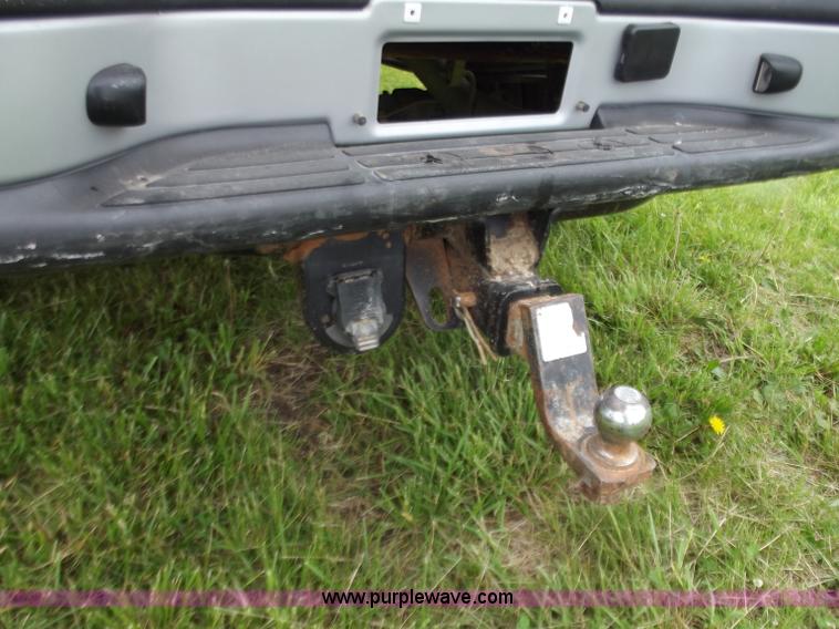 image for item C2088 2004 Chevrolet 2500 HD Silverado pickup truck