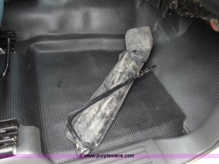 image for item C2088 2004 Chevrolet 2500 HD Silverado pickup truck