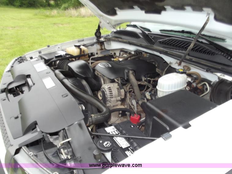 image for item C2088 2004 Chevrolet 2500 HD Silverado pickup truck