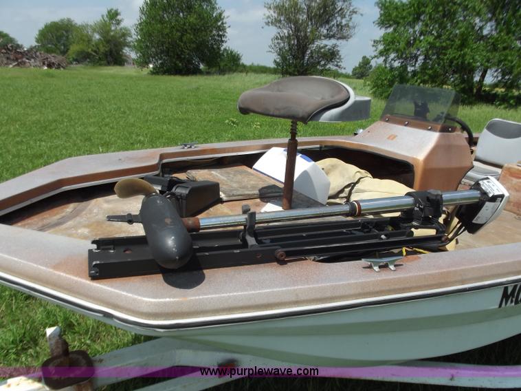 image for item C2115 1977 Terry ABF 15' bass boat