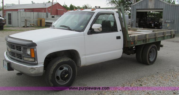 image for item D3205 1995 Chevrolet 3500 flatbed truck