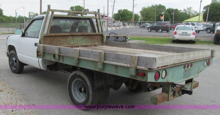 image for item D3205 1995 Chevrolet 3500 flatbed truck