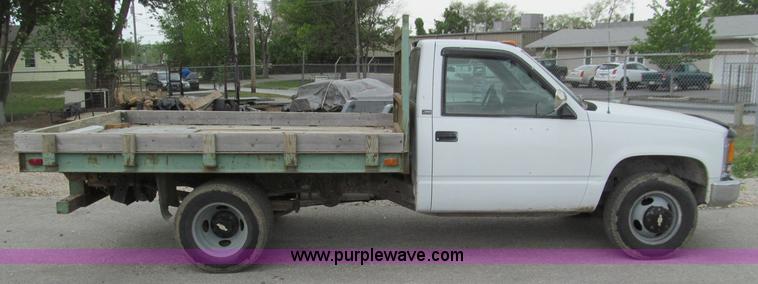 image for item D3205 1995 Chevrolet 3500 flatbed truck