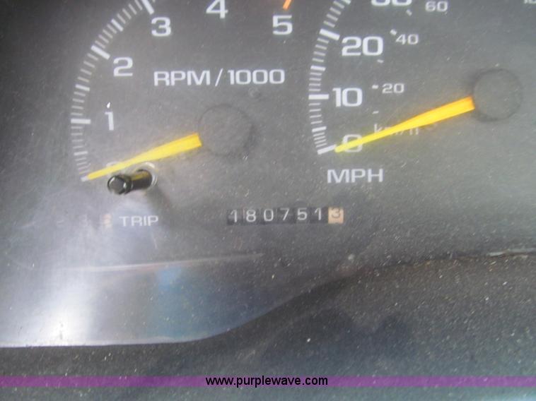 image for item D3205 1995 Chevrolet 3500 flatbed truck