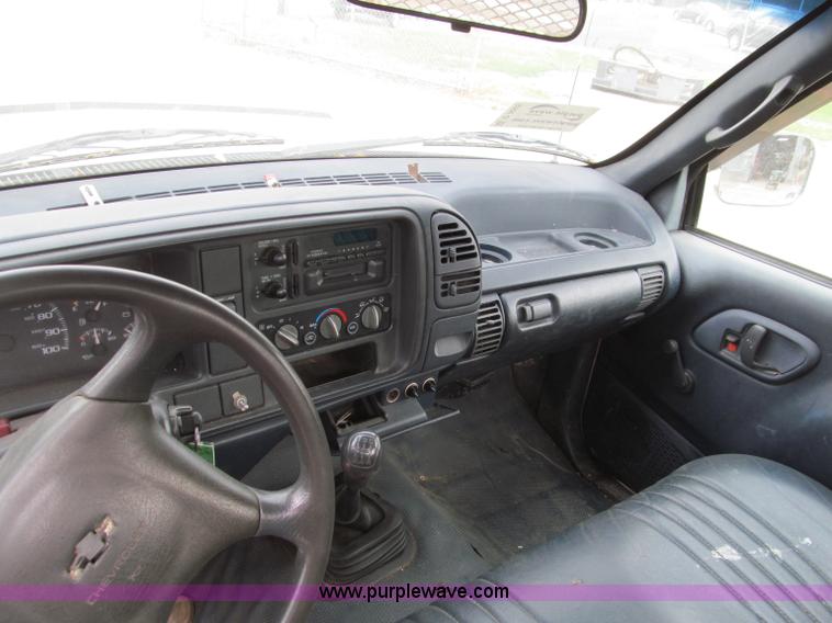 image for item D3205 1995 Chevrolet 3500 flatbed truck